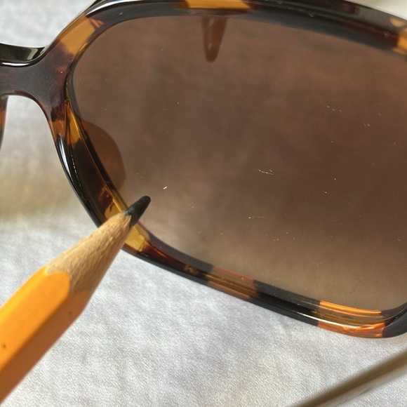 Coach: Dark Tortoise(C6190) Sunglasses- Gradient lens- with case-small scratches - Picture 11 of 16